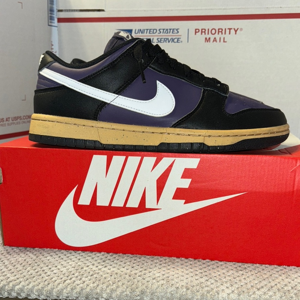 Nike Men's Black and Purple Sneakers